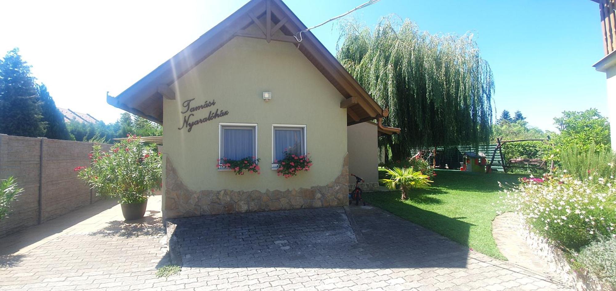 Tamasi Villa- Nyaralohaz Balatonkeresztúr Екстериор снимка